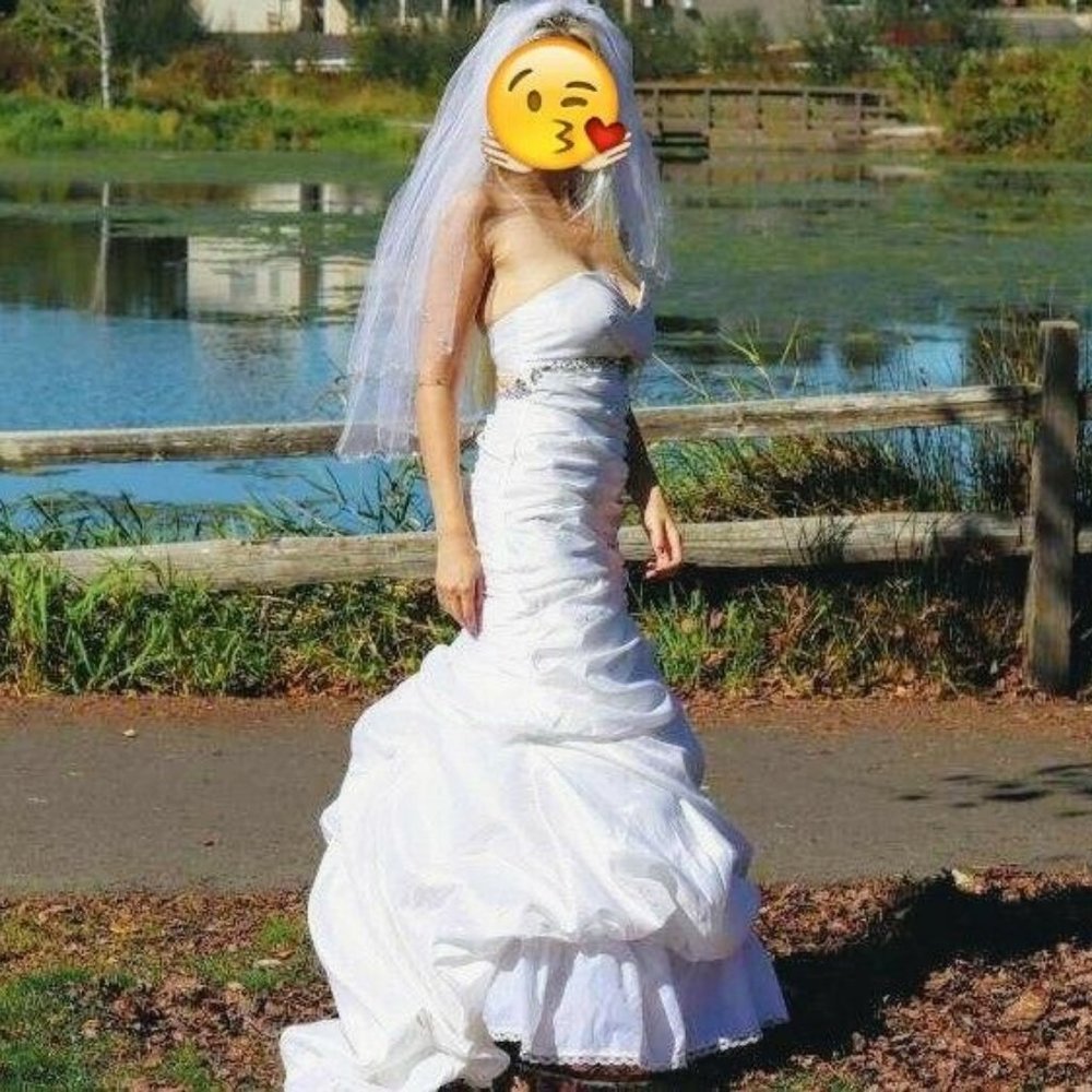 White strapless mermaid wedding dress